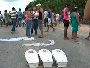 Caixão com os ossos das vitimas