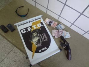 Material apreendido com a dupla