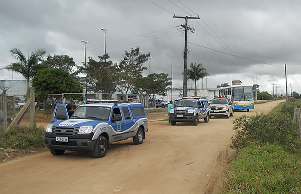 Presos sendo transferidos 2