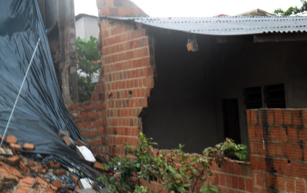 Desabamento no Trancredo Neves 2