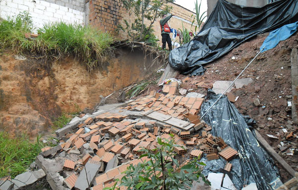 Desabamento no Trancredo Neves