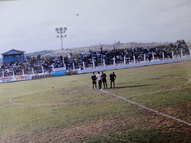 Arquibancadas de Madeira lotadas para receber a AATF numa das partidas 1996