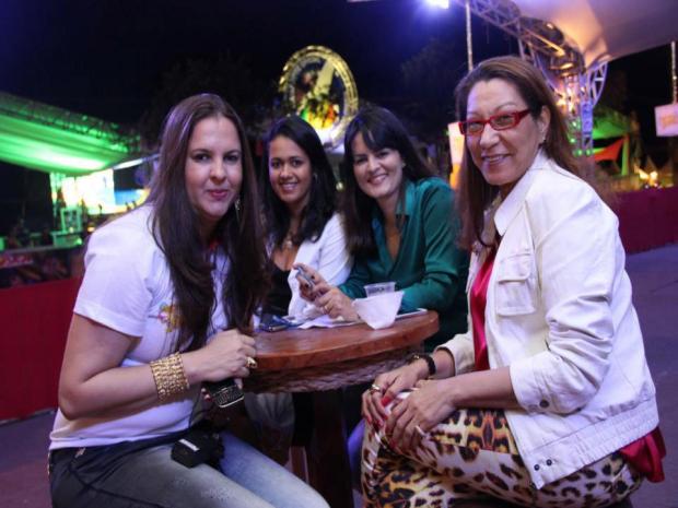 Dalva Sele e amigos curte no camarote o Teixeira Folia (2)