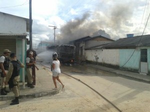 Ônibus incendiado2