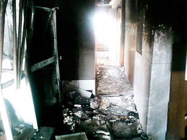 Crianca-coloca-fogo-em-casa-02