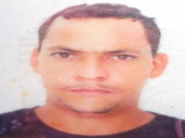 Marcio Gleg Rodrigues dos Santos morto apos se chocar no fundo de um trator na BR 101