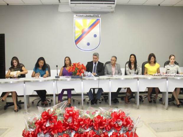 Mesa da Camara em dia de homenagem as mulheres