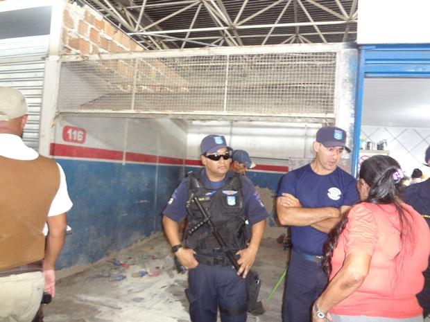 Vigias tomando boxe na forca (1)