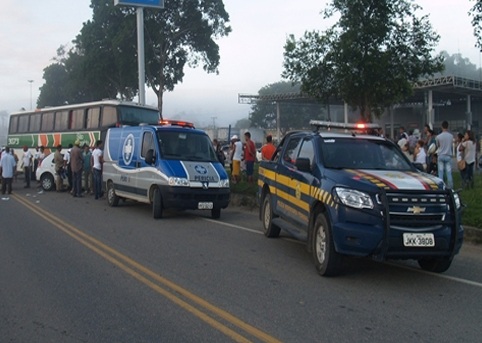 Acidente entre onibus da Sao Geraldo e Fiat Palio deixa tres mortos e um ferido3