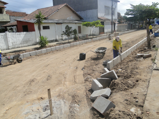 Comeca a pavimentacao de ruas no bairro Por do Sol, na Sede de Mucuri (2)