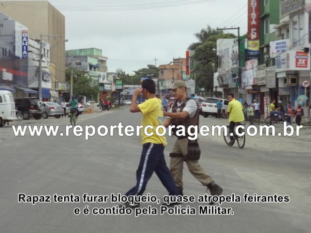 Feirantes fecham centro da cidade em protesto (3)