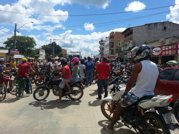 Mototaxistas fecham Getulio Vargas