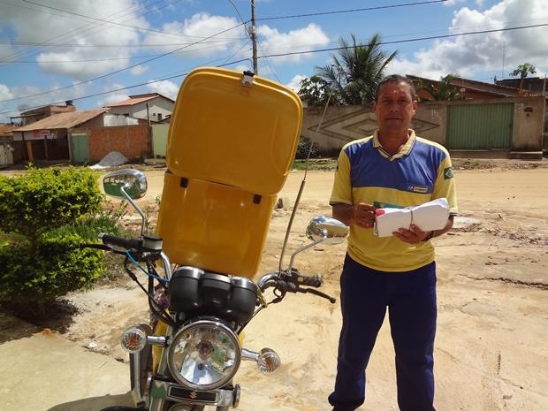 Sergio Saude realizando entrega no Colina Verda