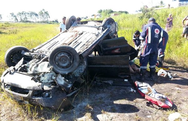 Uma crianca morre e outros 4 passageiros ficam feridos em acidente na Br-101