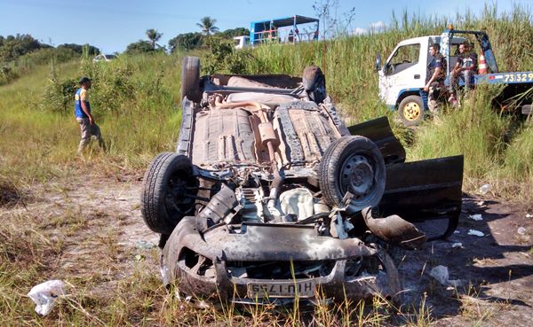 Uma crianca morre e outros 4 passageiros ficam feridos em acidente na Br-1012