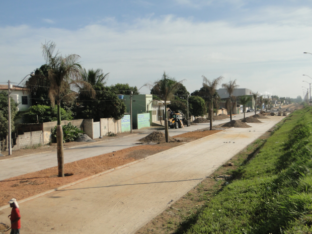 Calcamento avenida Espirito Santo Itabata