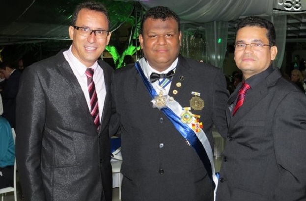 Edelvanio Pinheiro recebe medalha no RJ2