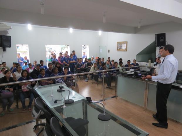 Paulo Almeida apresenta a prestacao de contas de Ibirapua (2)