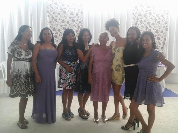 Rosalia Mendes e suas sete filhas2