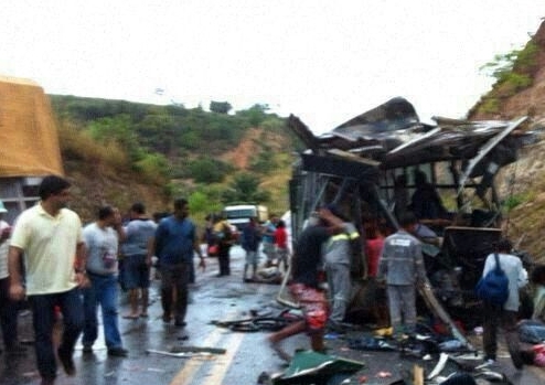 Acidente que matou 10 pessoas na BR 101