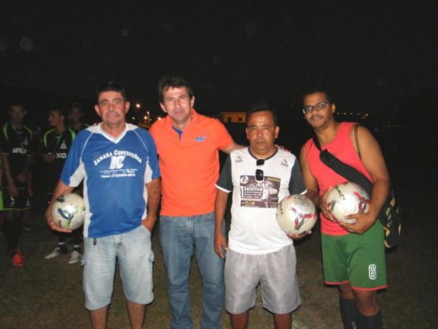 Cada participante recebeu uma bola no final da Copa