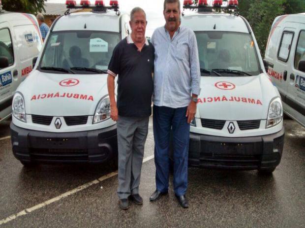 Prefeito de Itarantin Paulo e Timoteo Brito na entrega da ambulancia