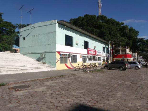 Prefeitura de Teixeira de Freitas abandonada (1)