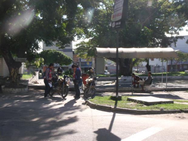 Prefeitura de Teixeira de Freitas abandonada (3)