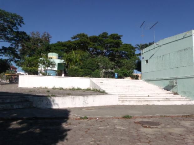 Prefeitura de Teixeira de Freitas abandonada (7)