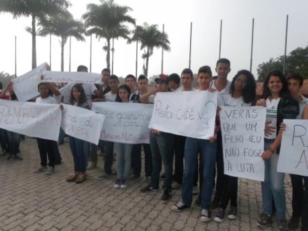 Protesto no Instituto Federal Baiano terreno (1)