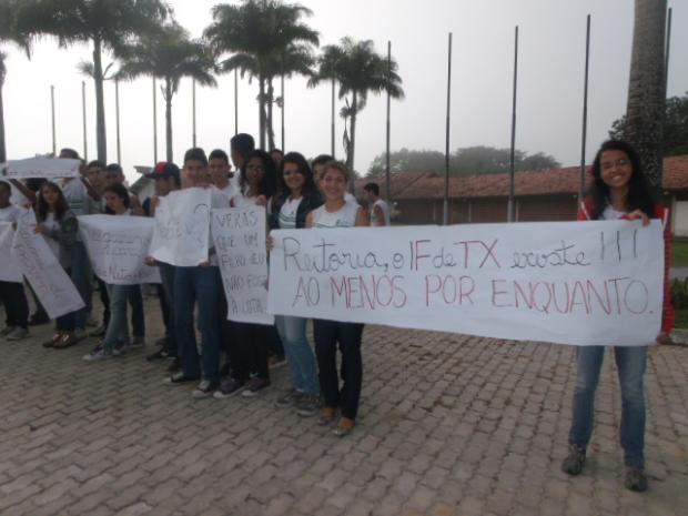 Protesto no Instituto Federal Baiano terreno (4)