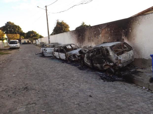 Veiculos e delegacia sao incendiados em Amargosa apos morte de crianca de 1 ano e meio (5)
