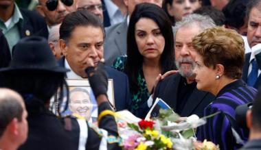 Dilma e Lula no enterro de Campos