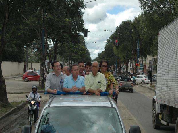 Paulo Souto e comitiva em Teixeira de Freitas (1)