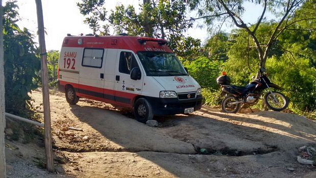 Ambulancia do Samu na rua Espirito Santo7
