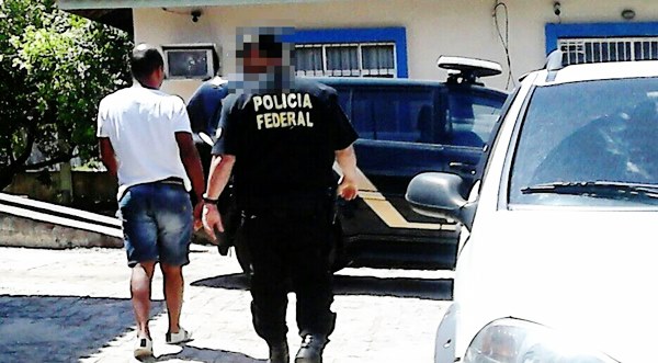 Adelson Alves Novais sendo preso