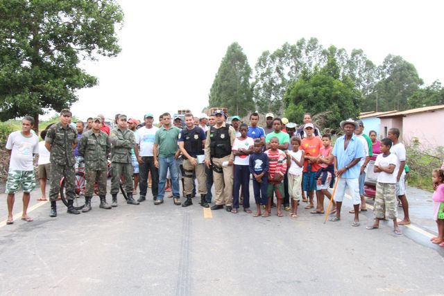 tn_SOLDADOS DO EXERCITO,MANIFESTANTES E POLICIAIS FEDERAIS
