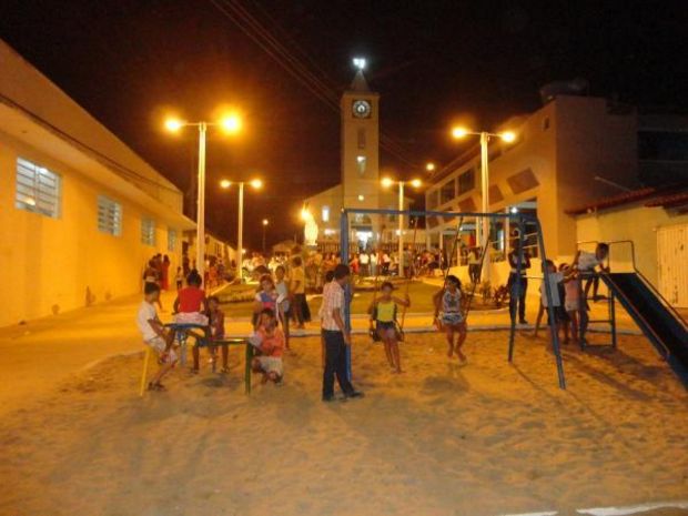 Betao inaugura praca em Lajedao3