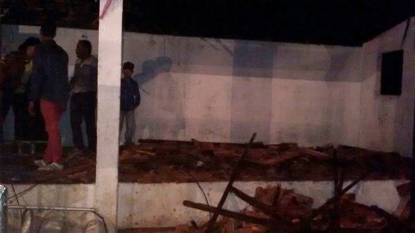 Telhado desaba em Cachoeira do Mato2