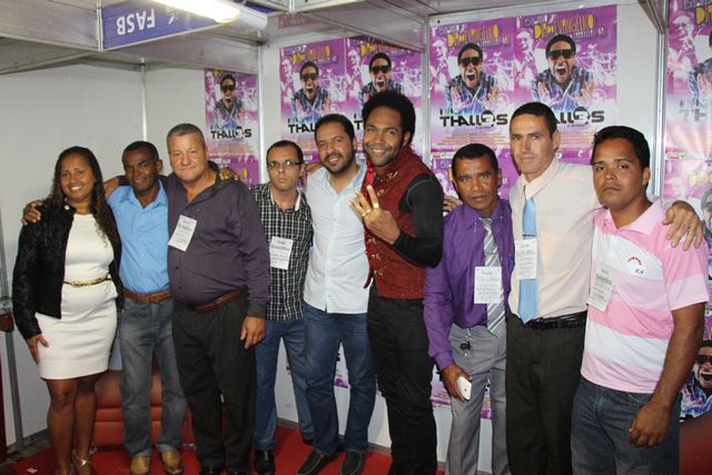 _PREFEITO JADSON RUAS E PASTORES COM O CANTOR GOSPEL THALLES ROBERTO