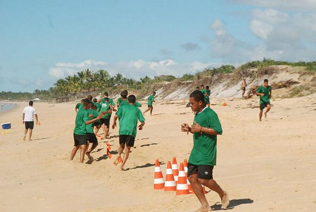 Selecao de Itamaraju treina em Prado2