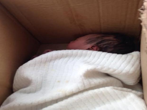 Bebe encontrado em lixo