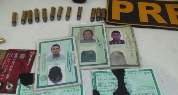 armas e documentos apreendidos2