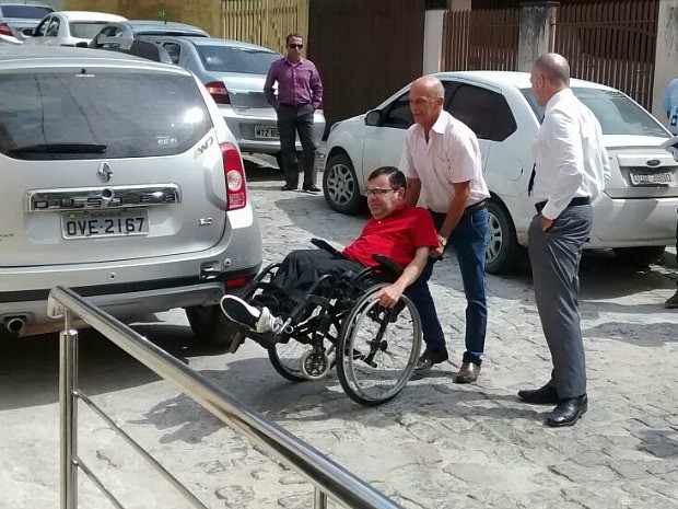 joao bosco sendo conduido