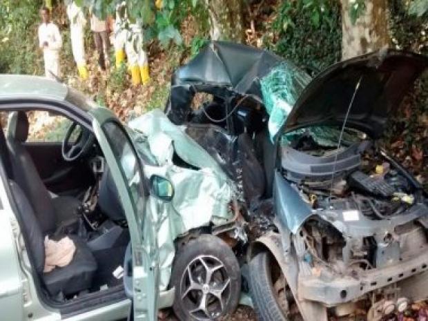 Acidente entre tres carros