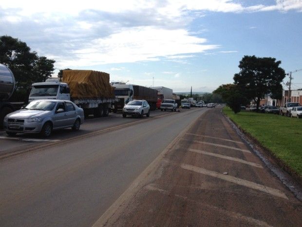 Caminhoneiros protestam em PR