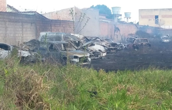 Carros incediados na Coorpin2