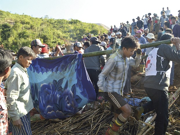 Deslizamento de terra em mina de jade deixa dezenas de mortos em Mianmar (9)