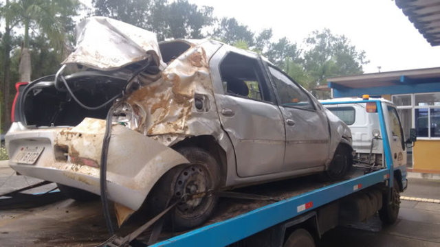 BR-101 casal furta carro e acaba se envolvendo em acidente (1)