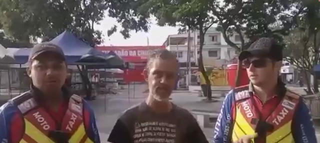Morador de rua defende mototaxistas